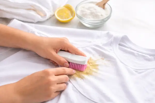 Tirar mancha de roupa branca